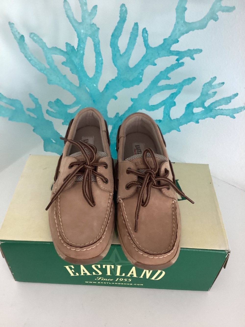 Eastland Women's Leather Sunrise Slip-On Boat Shoes Color: Tan Sz 7 - Picture 5 of 8
